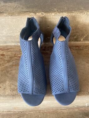 Me Too navy blue peep toe wedge perforated upper and back zipper entry-8 Wide